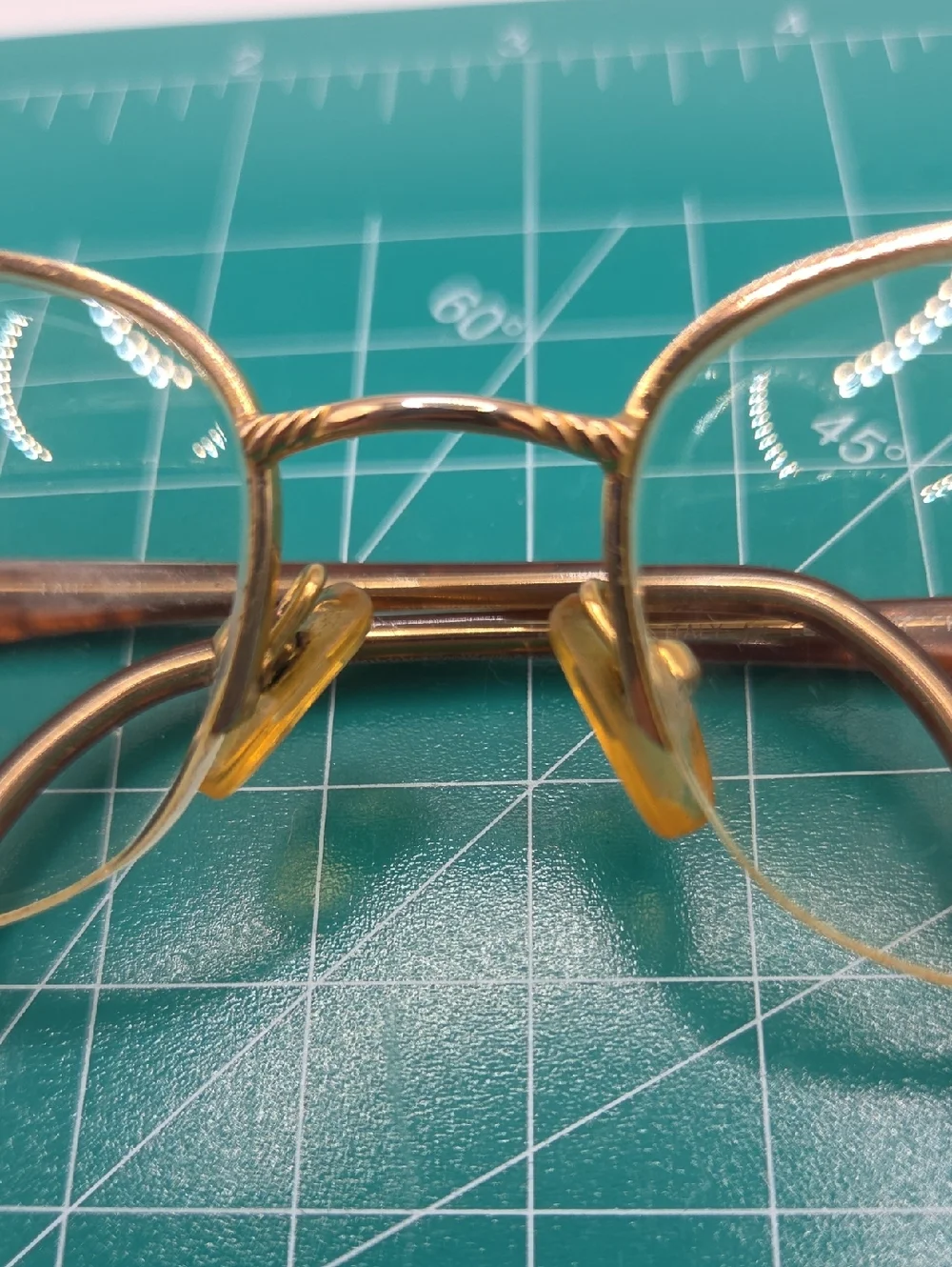 Vintage Gold Oval Metal Frame Glasses with Tortoiseshell Temples